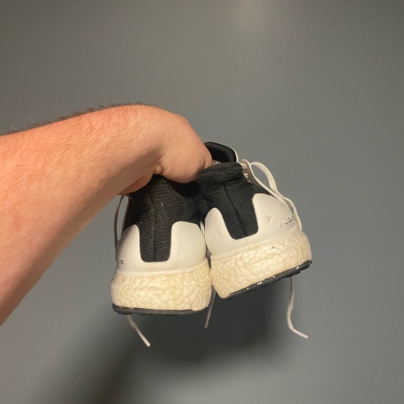 Adidas Ultraboost 4.0 Oreo Size 10 - Picture 3 of 5